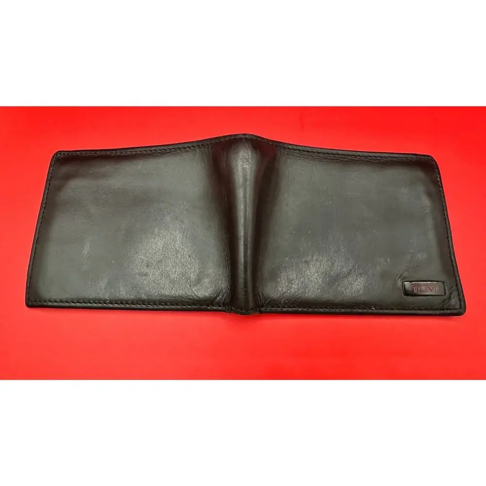 Tumi Men's Black Soft Leather Bi Fold Card Holder Wallet